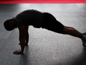 Guy doing planks not crunches